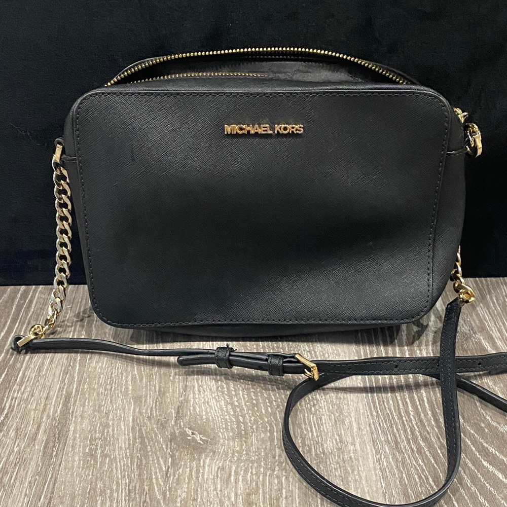 Michael Kors Elegant Black Crossbody Bag